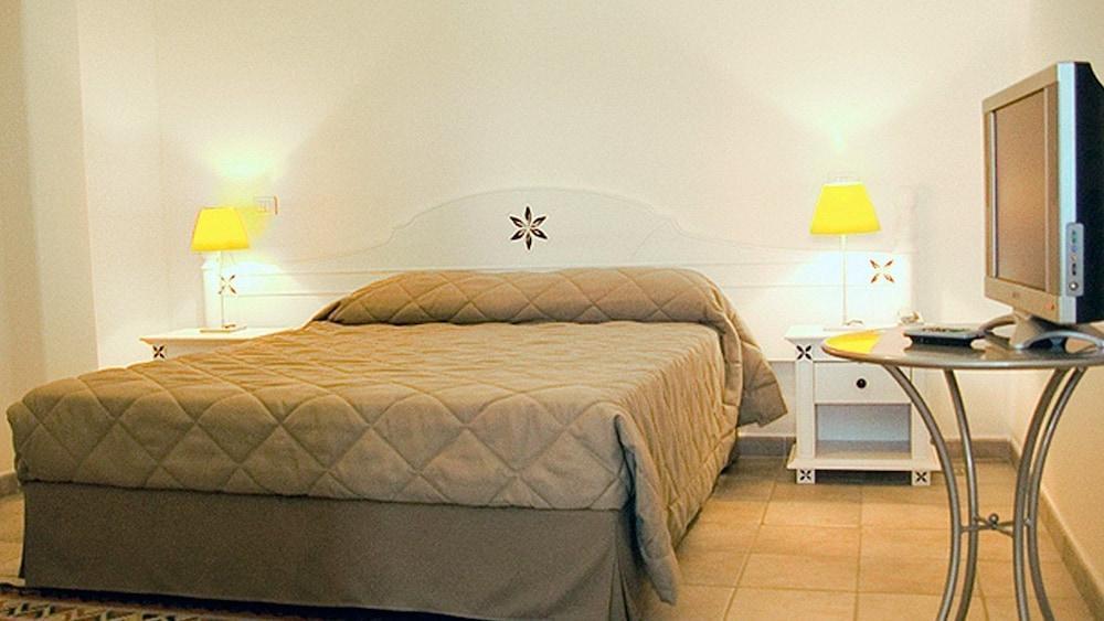 Gh Diana Hotel Santa Teresa Gallura Extérieur photo
