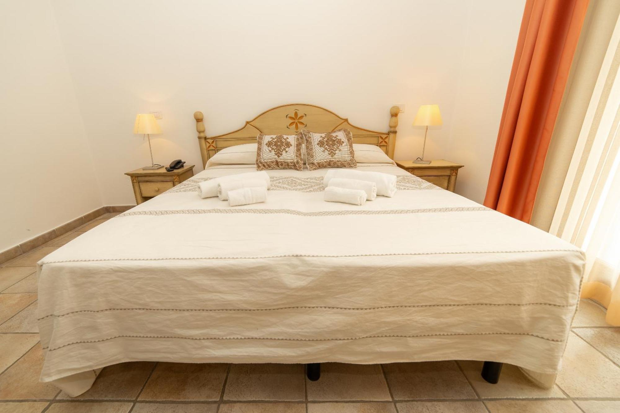 Gh Diana Hotel Santa Teresa Gallura Extérieur photo